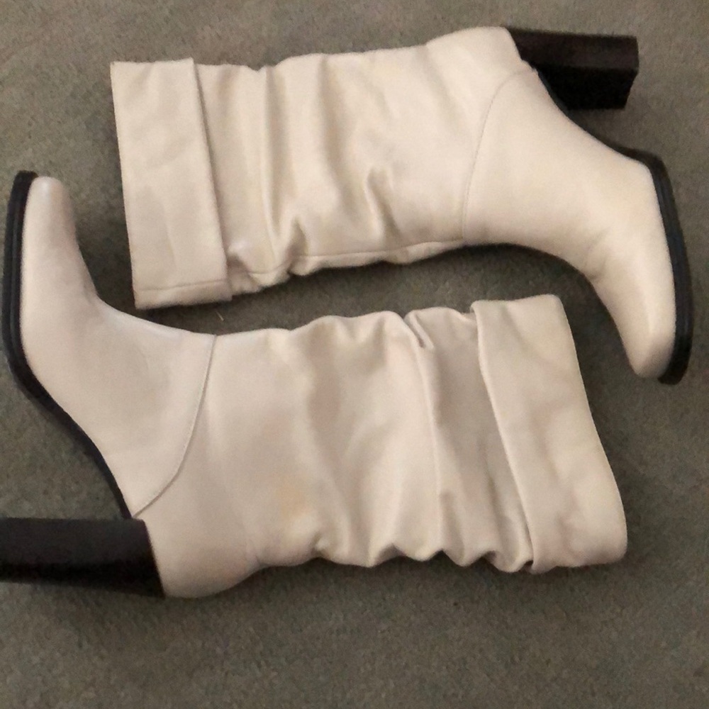 White Mountain mid calf leather scrunch boot size 8.